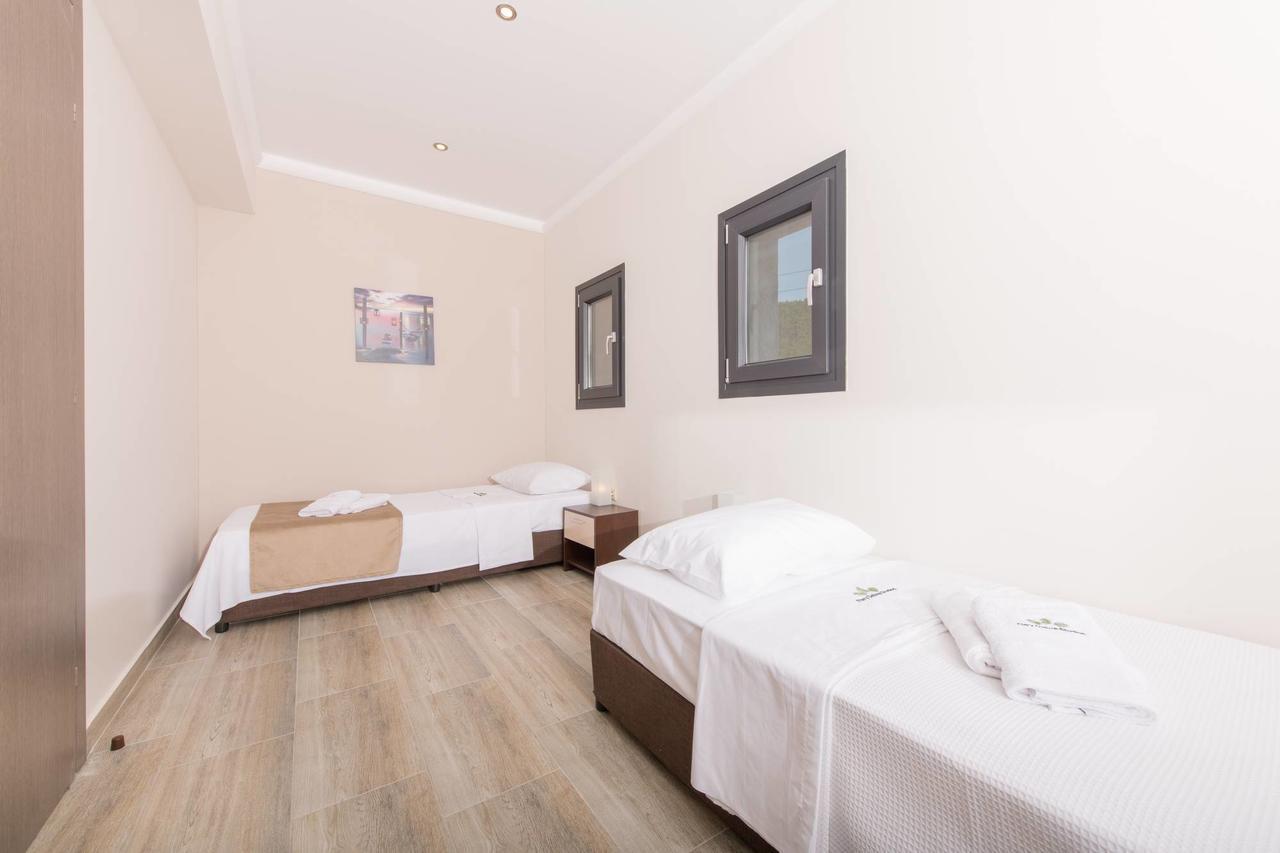 Ftery Hotell Skala Rachoni  Rum bild